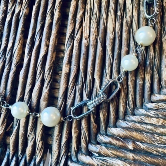 ✨✨ Silver Textured Chain Link Necklace w Pearls ✨ - Picture 3 of 15